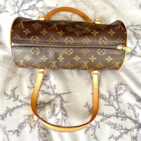 Authentic Louis Vuitton Monogram Canvas Papillion 28 Handbag (Date Code added) - Picture 4 of 16